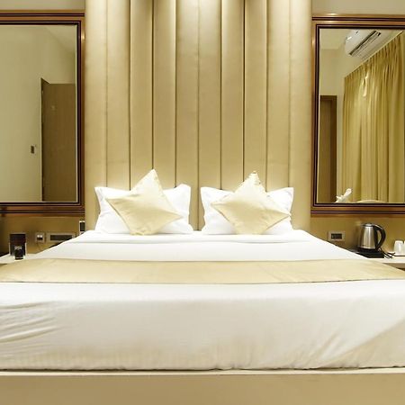 Red Orchid Hotell Kānpur Eksteriør bilde